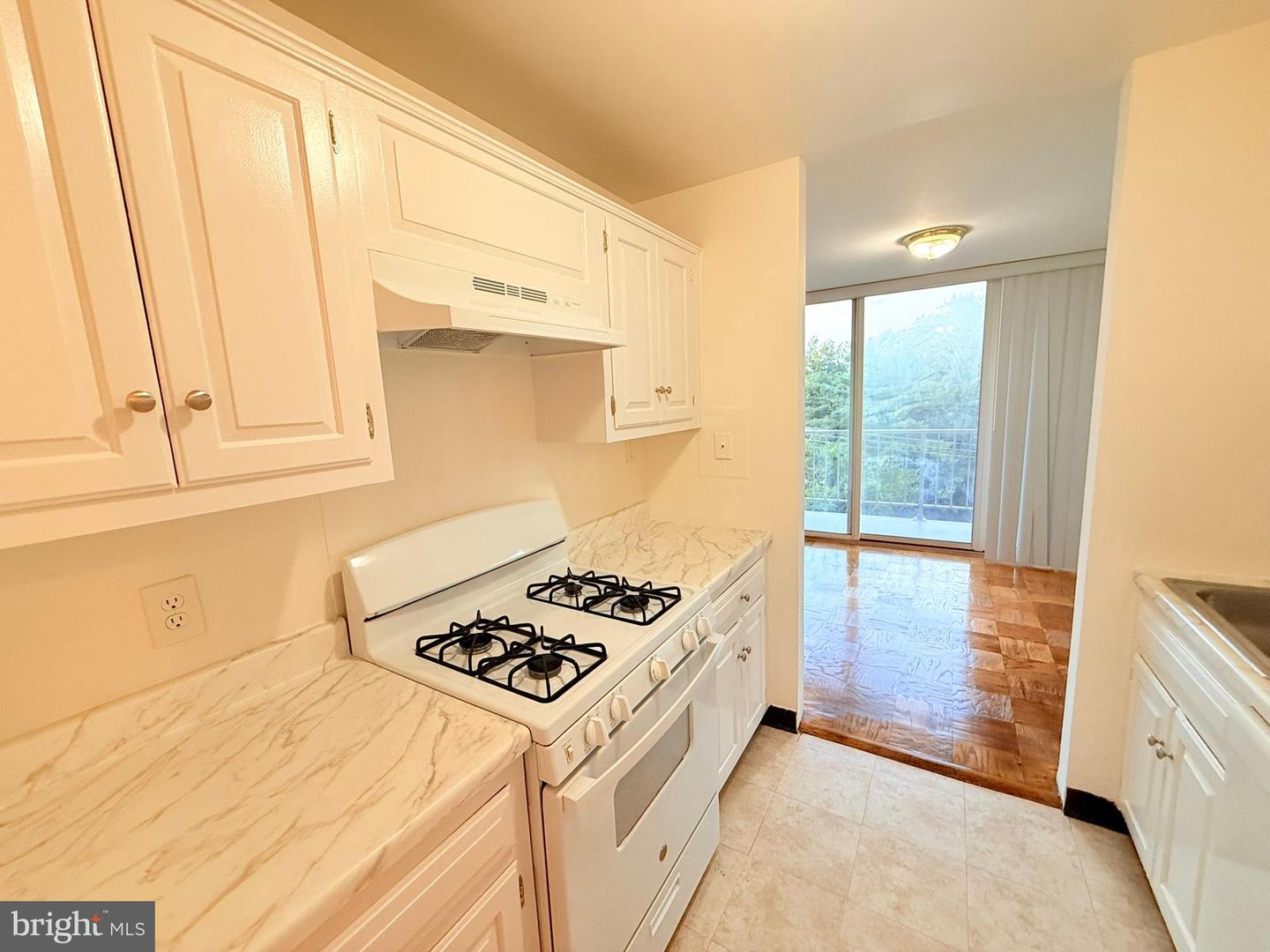 4520 King St #407 Property Photo 8