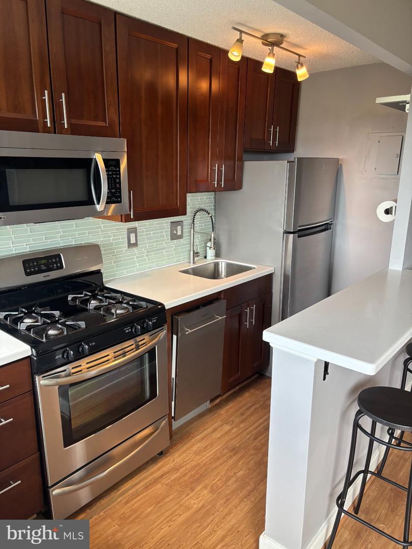 2500 N Van Dorn St #1517 Property Photo 4