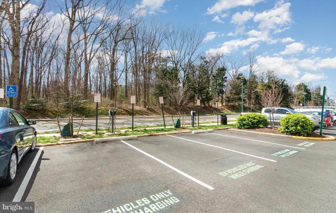 2500 N Van Dorn St #1517 Property Photo 13