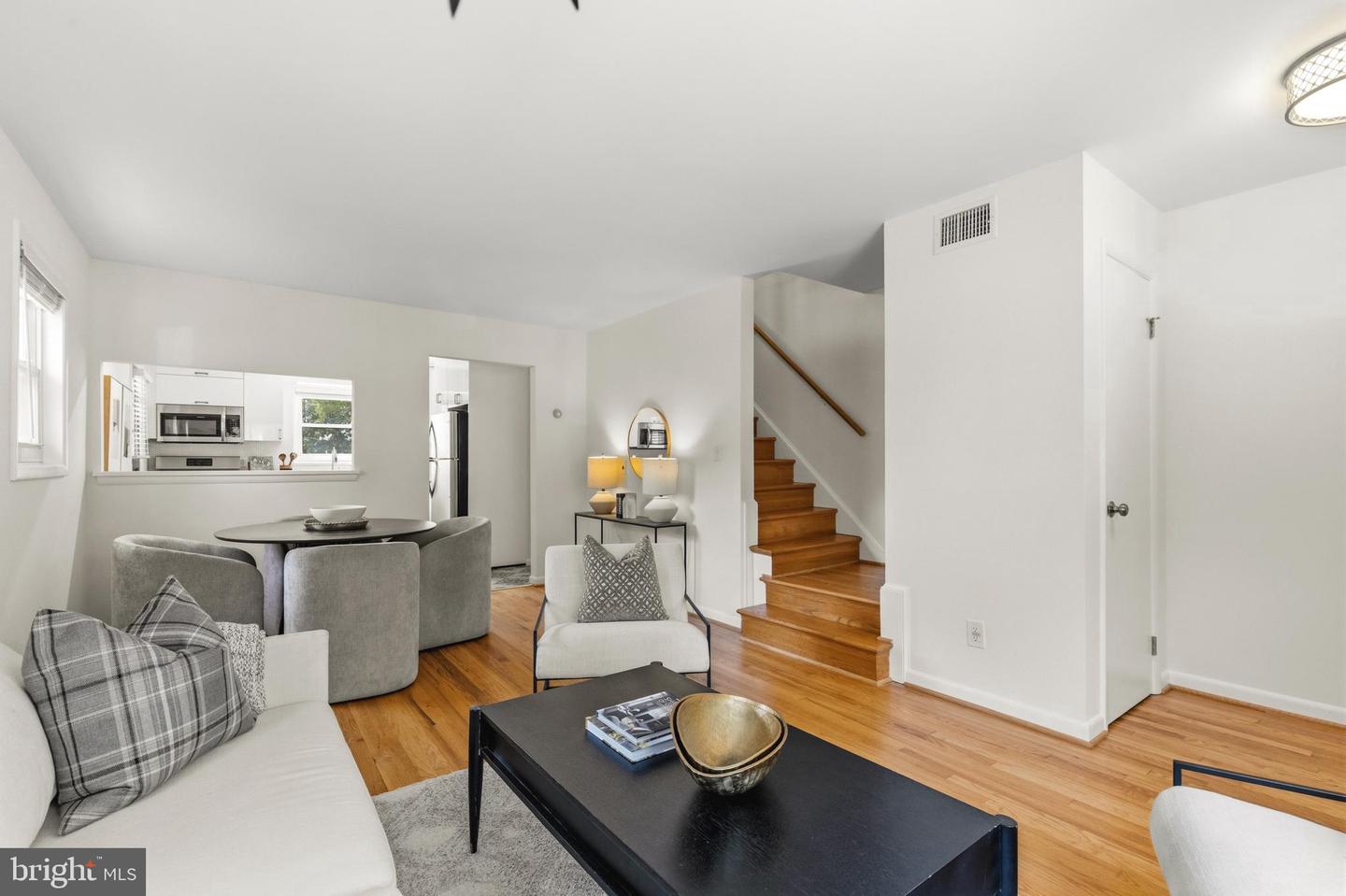 11 E Myrtle St #1/2 Property Photo 7
