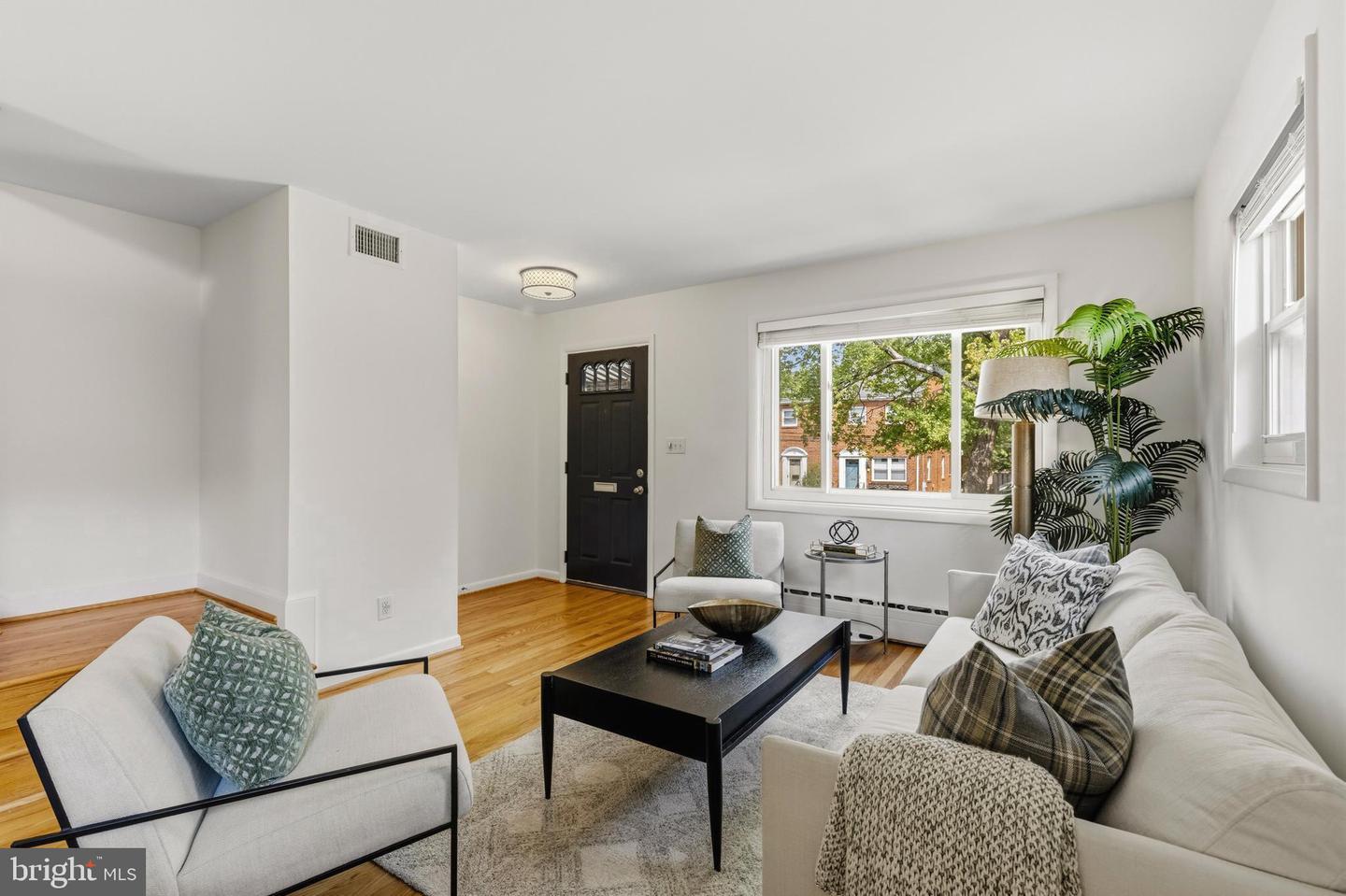 11 E Myrtle St #1/2 Property Photo 8
