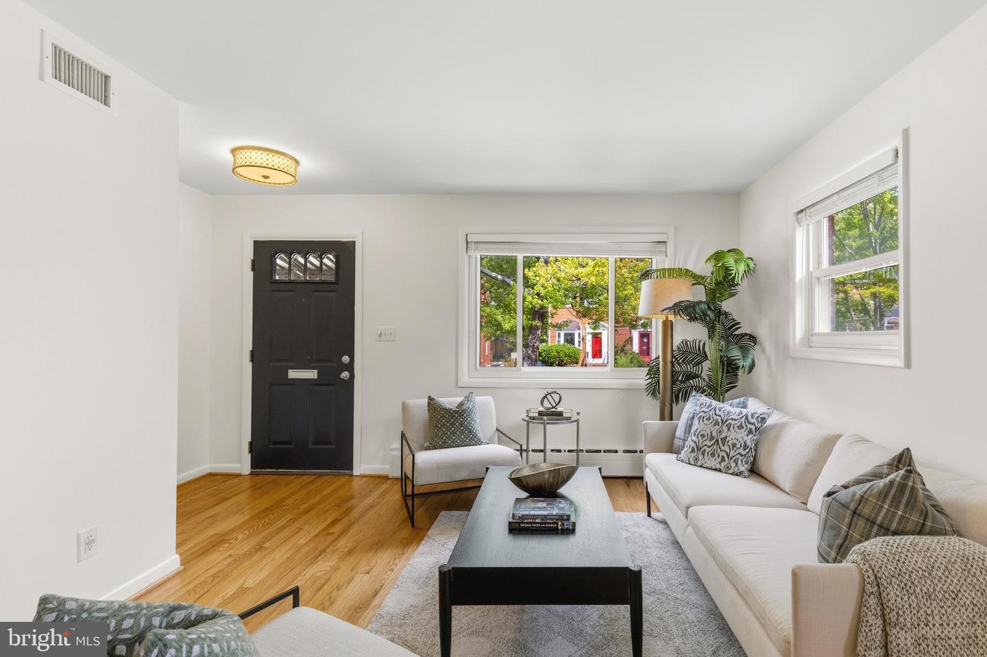 11 E Myrtle St #1/2 Property Photo 9