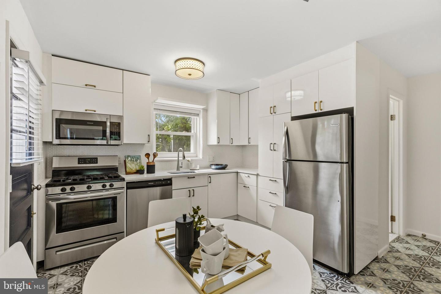 11 E Myrtle St #1/2 Property Photo 13