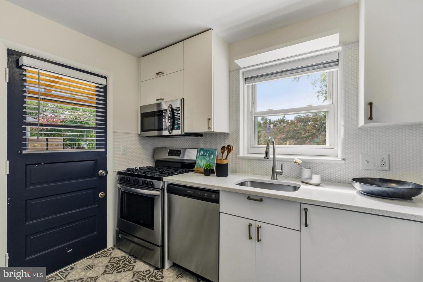 11 E Myrtle St #1/2 Property Photo 17