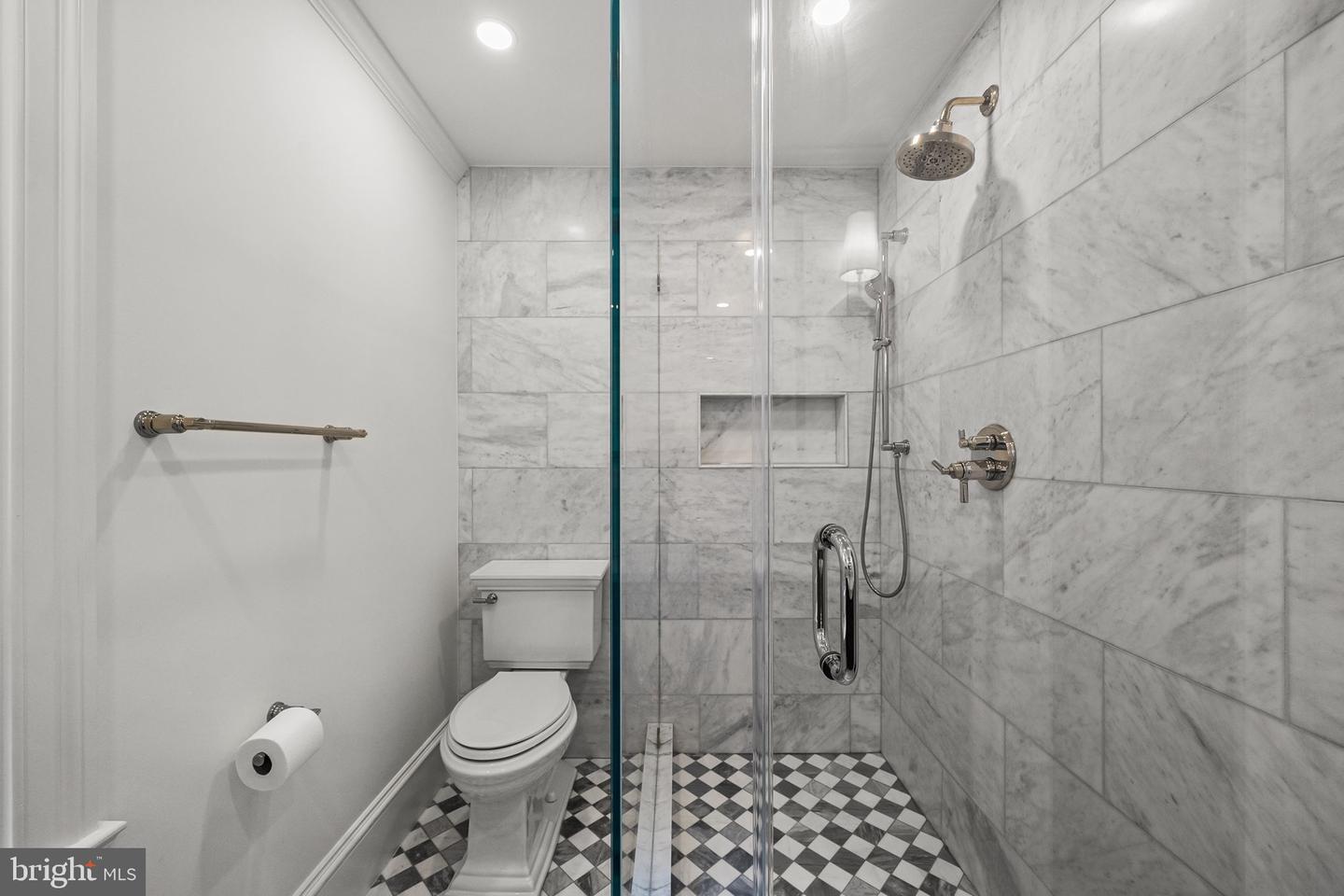 220 S Fairfax St Property Photo 30