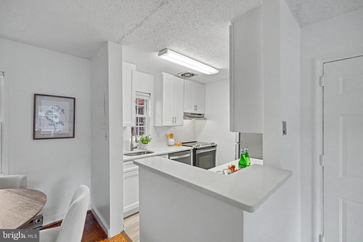 1602 W Abingdon Dr #101 Property Photo 6