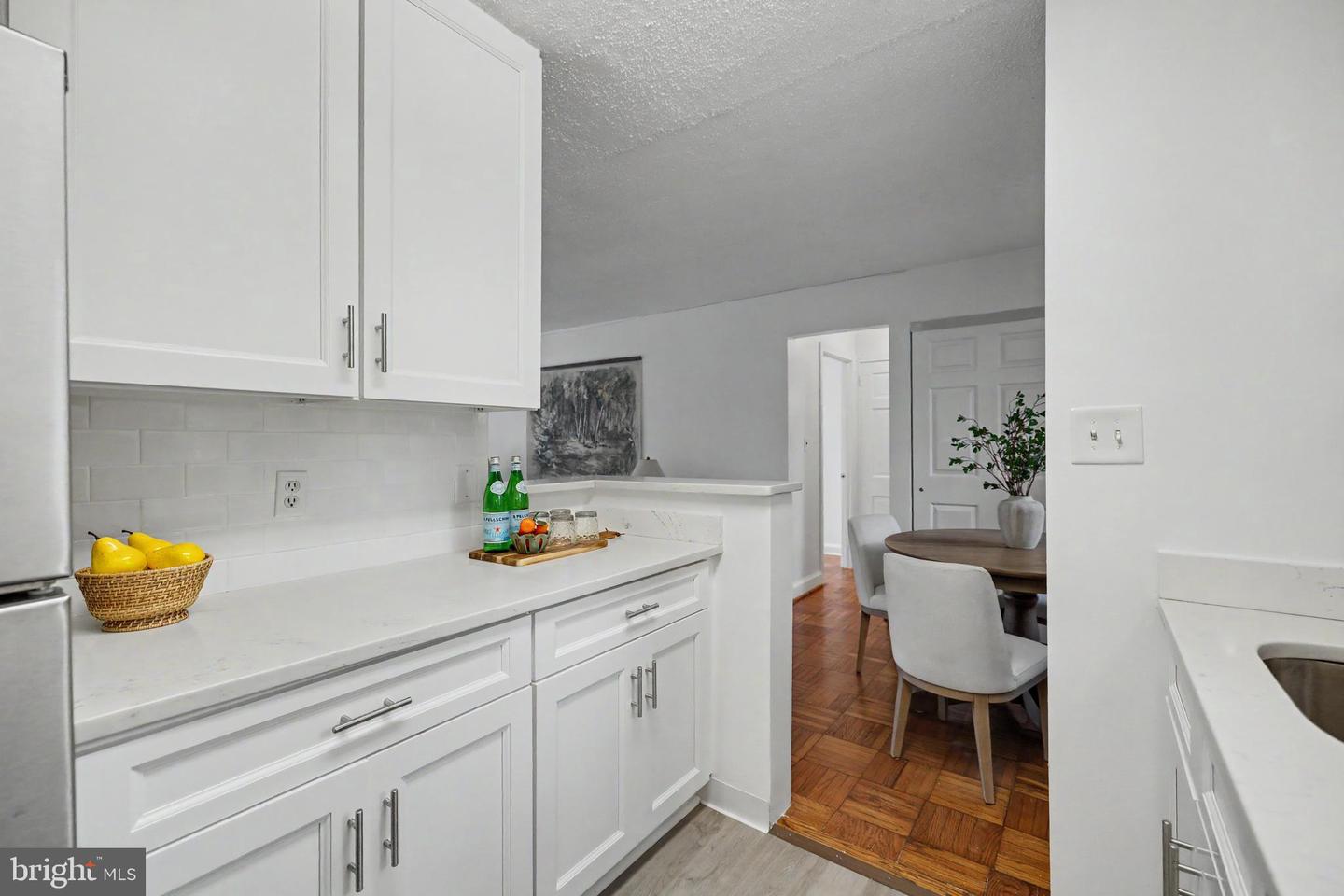 1602 W Abingdon Dr #101 Property Photo 9
