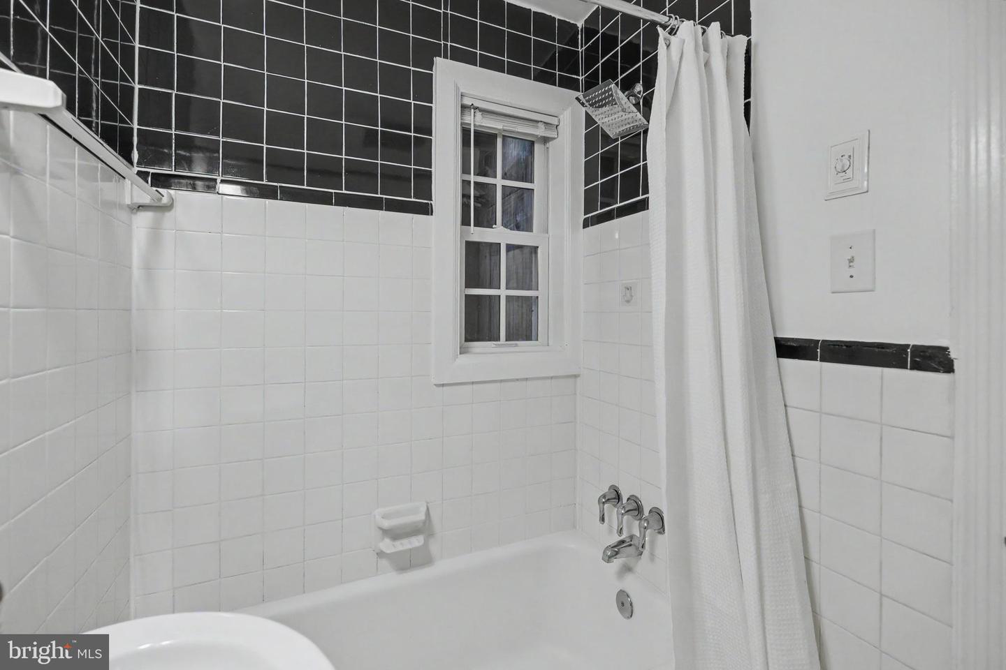 1602 W Abingdon Dr #101 Property Photo 17