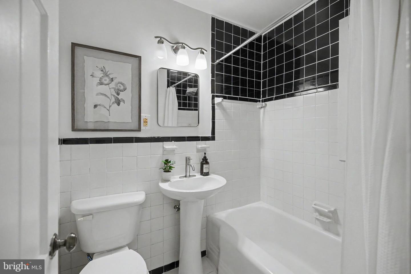 1602 W Abingdon Dr #101 Property Photo 18