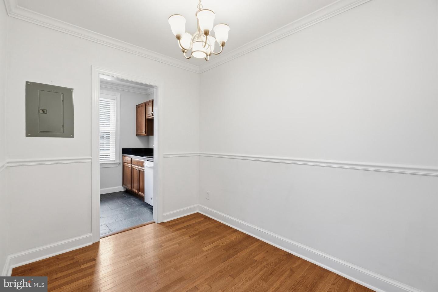 922 S Washington St #304 Property Photo 3