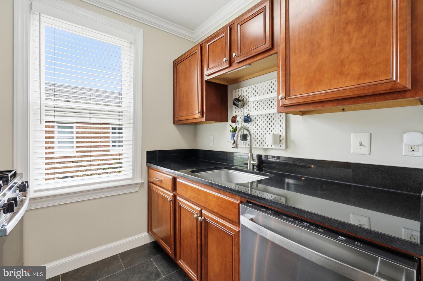 922 S Washington St #304 Property Photo 5
