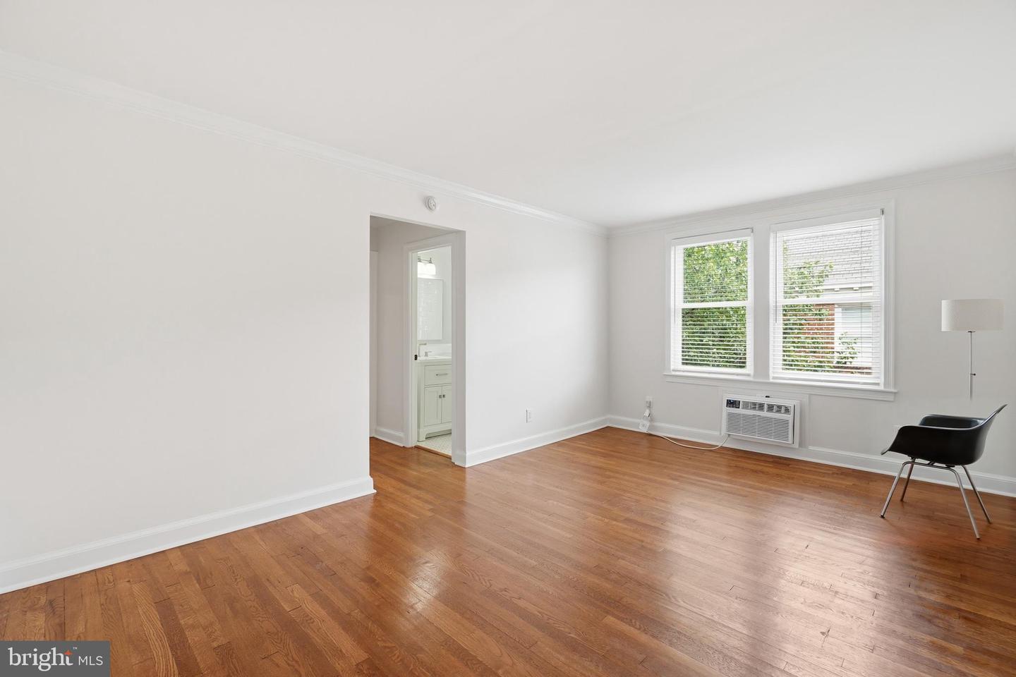 922 S Washington St #304 Property Photo 8