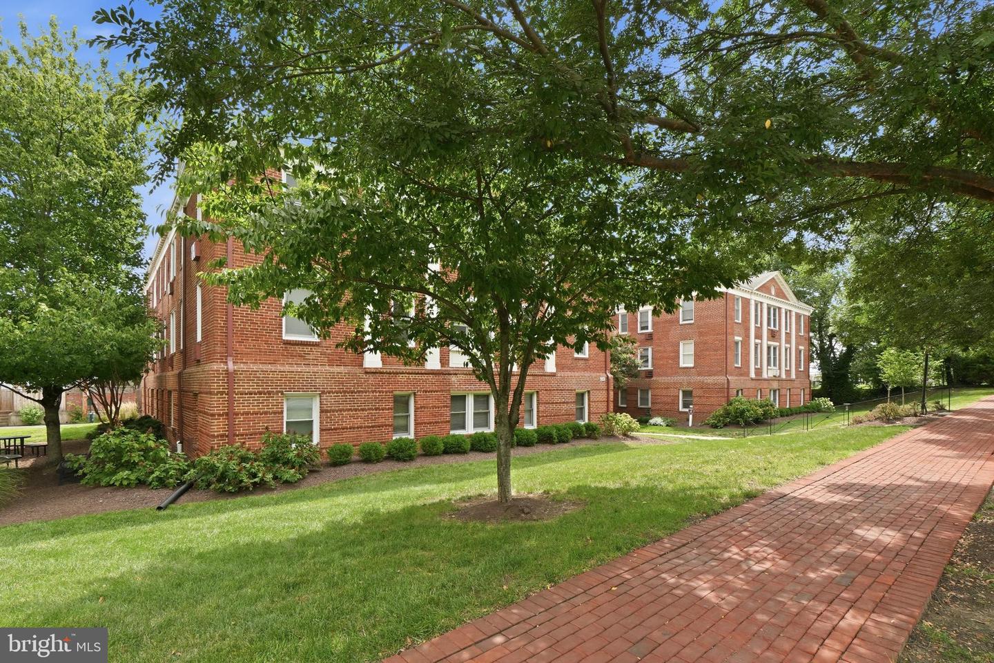 922 S Washington St #304 Property Photo 26
