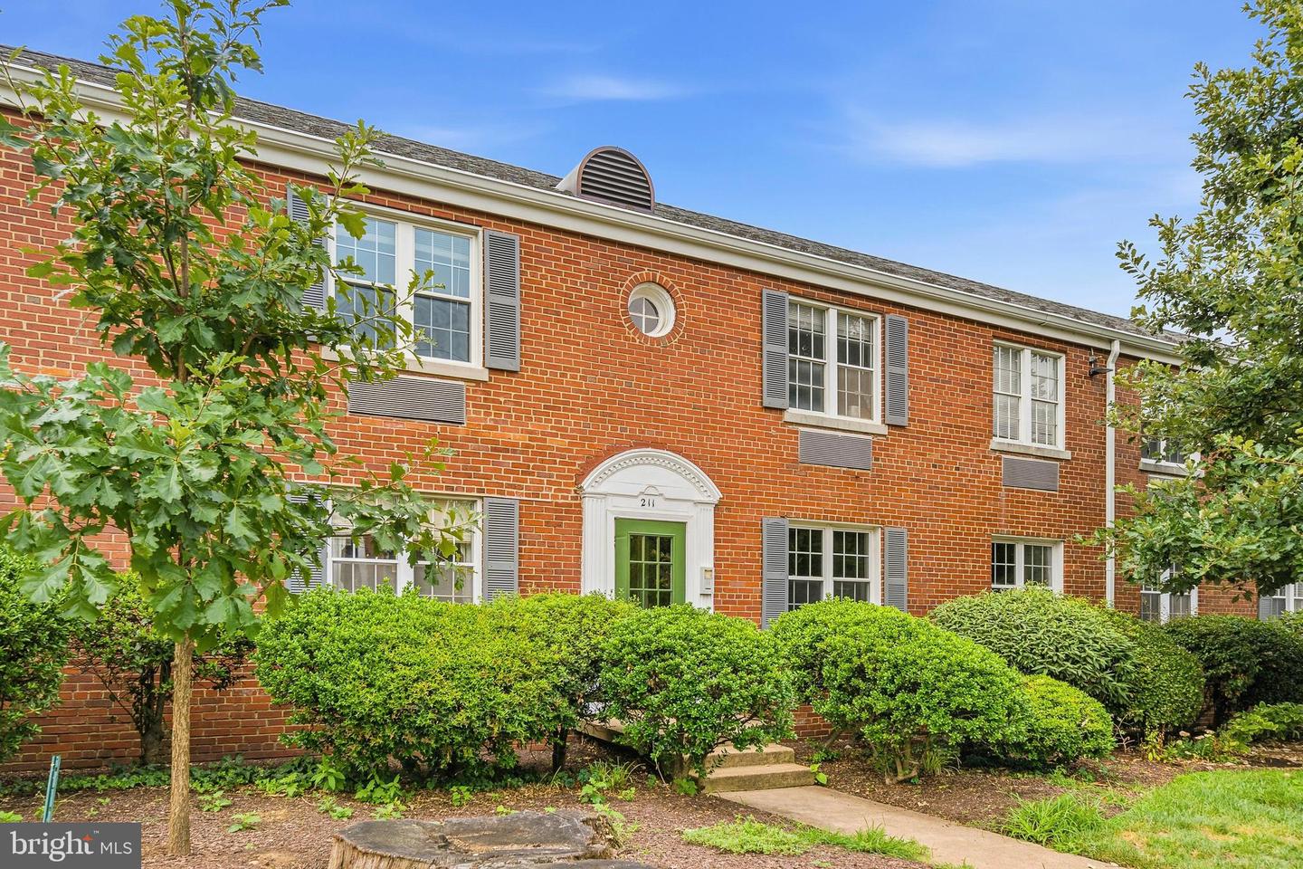 211 E GLEBE RD #B