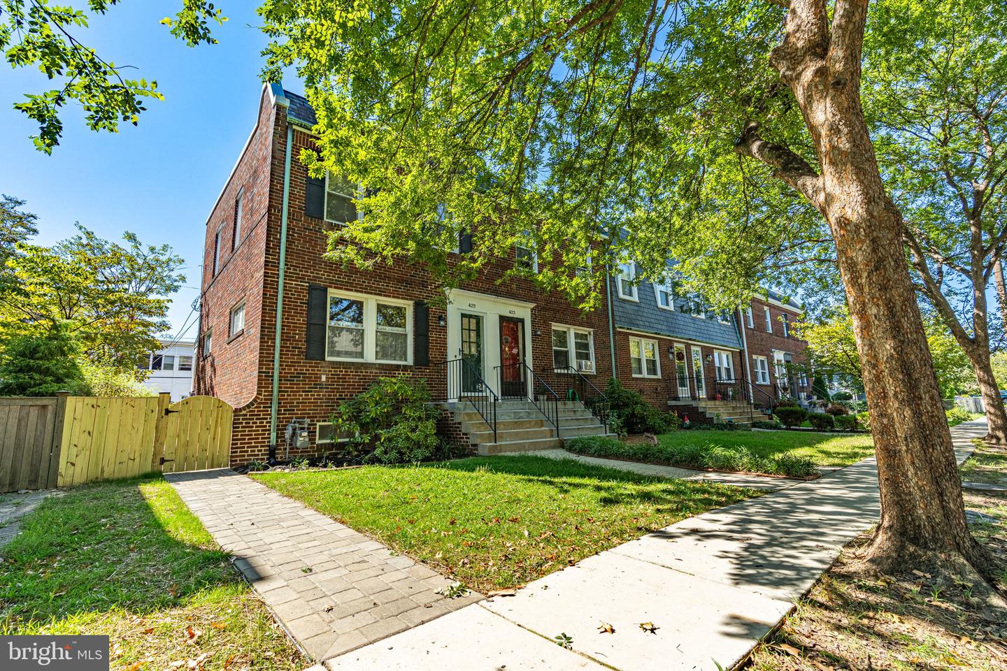 425 E LURAY AVE Property Photo 1