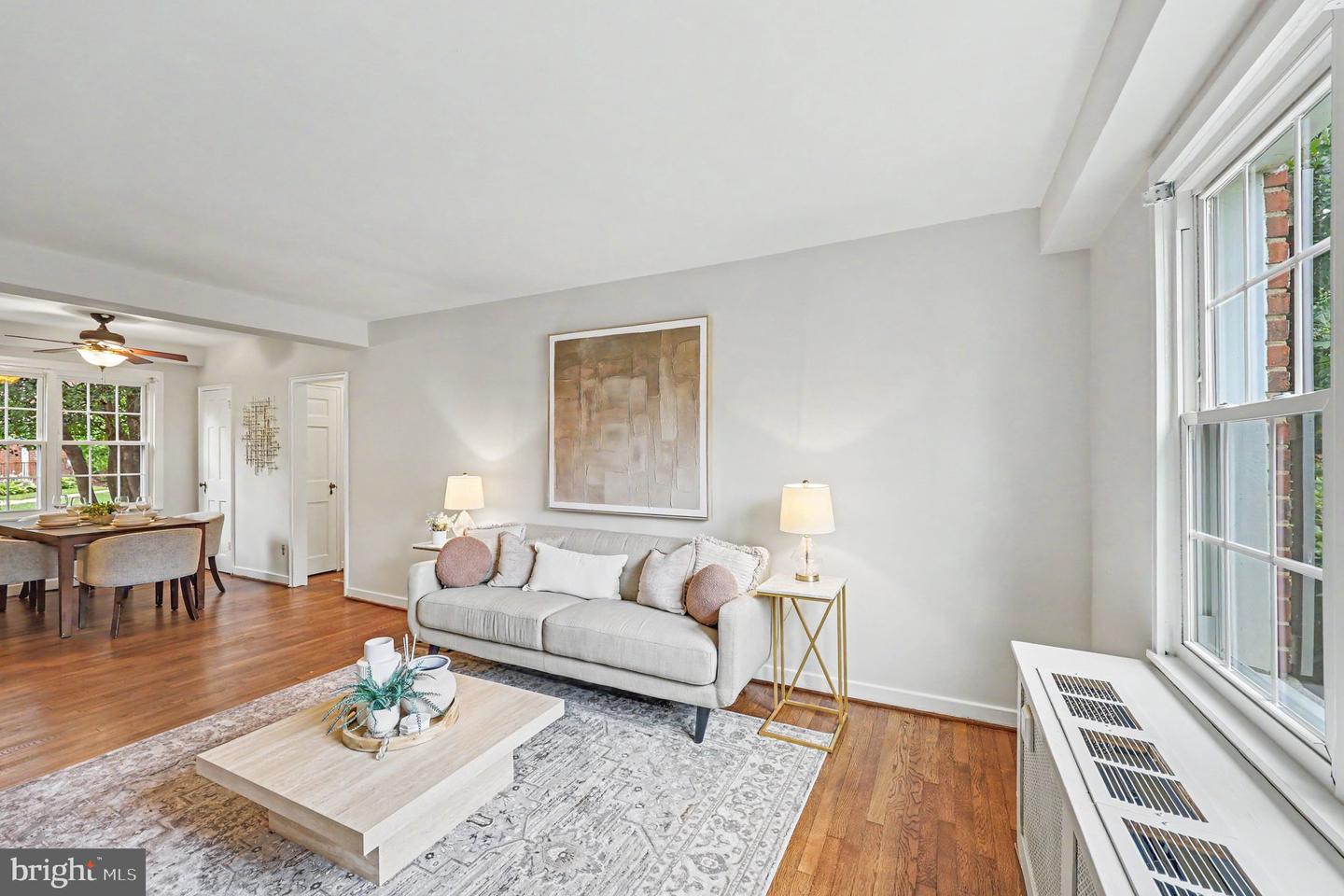 211 E Glebe Rd #d Property Photo 2