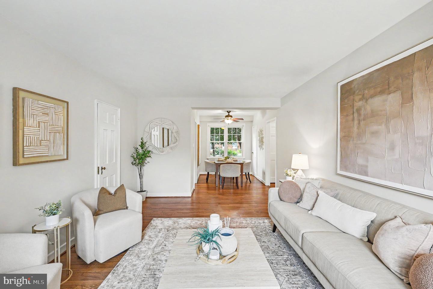 211 E Glebe Rd #d Property Photo 3