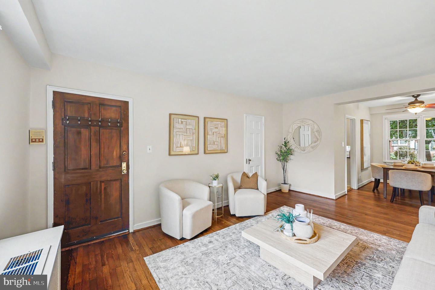 211 E Glebe Rd #d Property Photo 4
