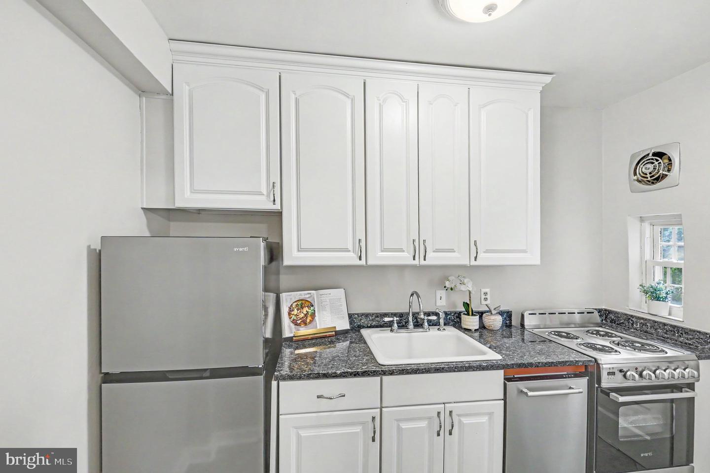 211 E Glebe Rd #d Property Photo 10