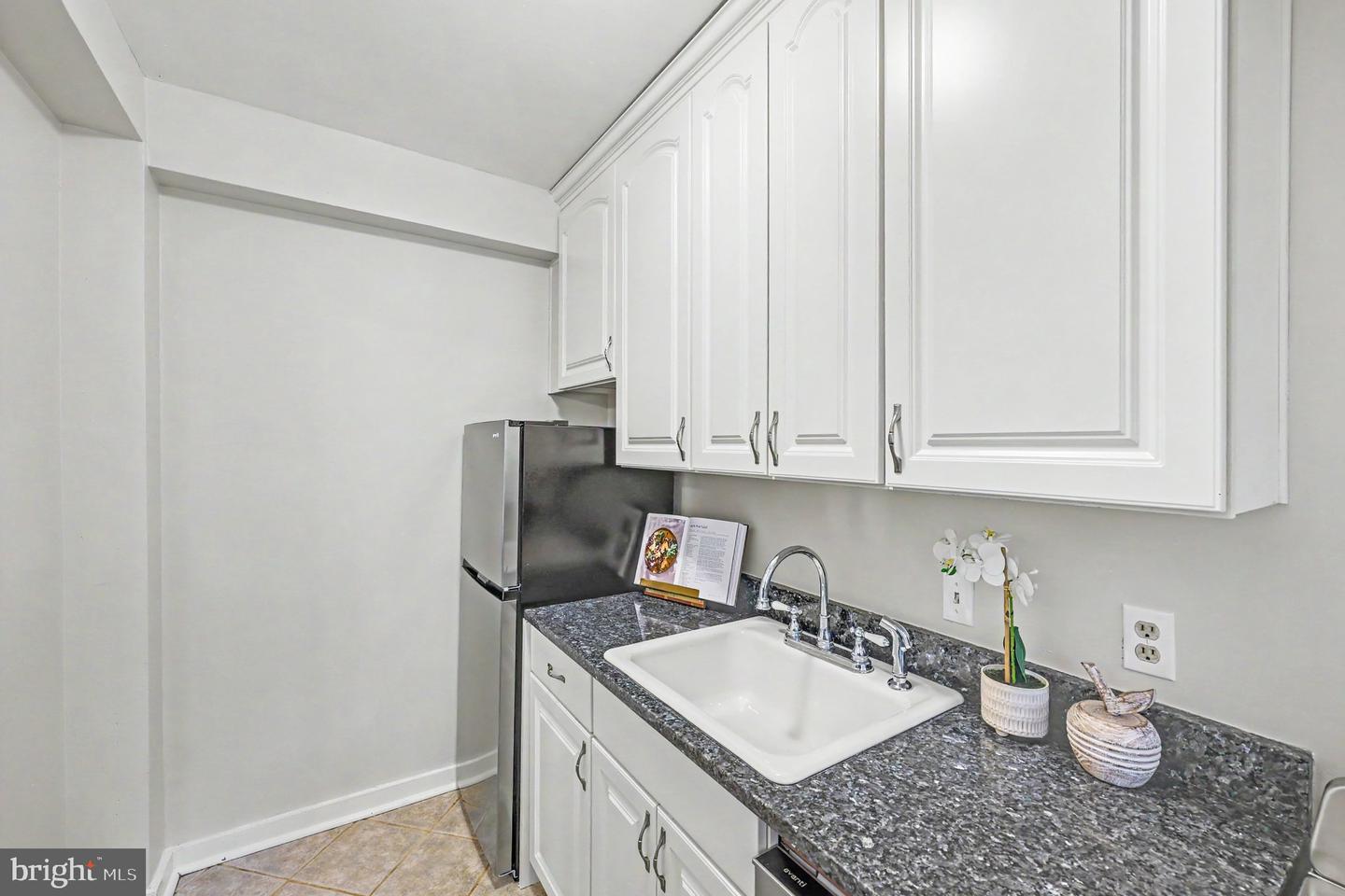 211 E Glebe Rd #d Property Photo 11