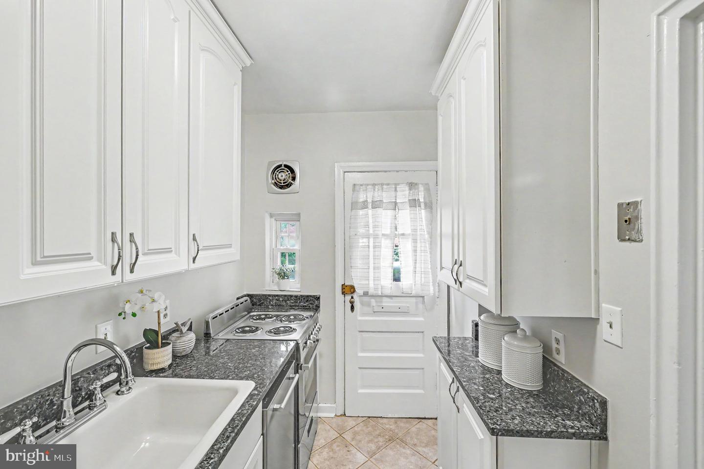 211 E Glebe Rd #d Property Photo 12