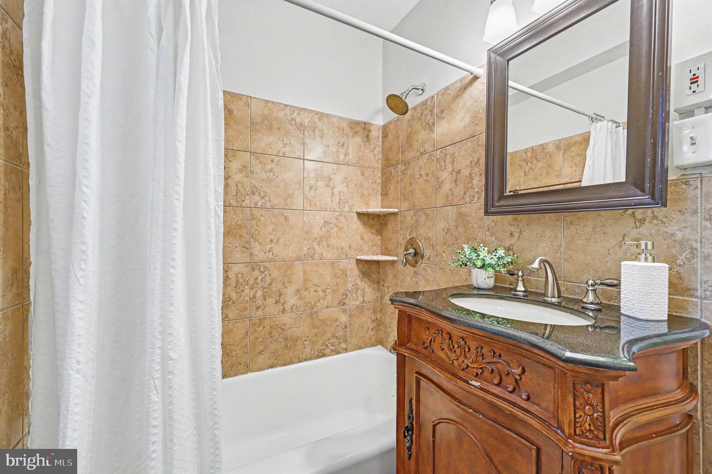 211 E Glebe Rd #d Property Photo 13