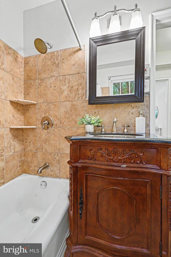 211 E Glebe Rd #d Property Photo 15
