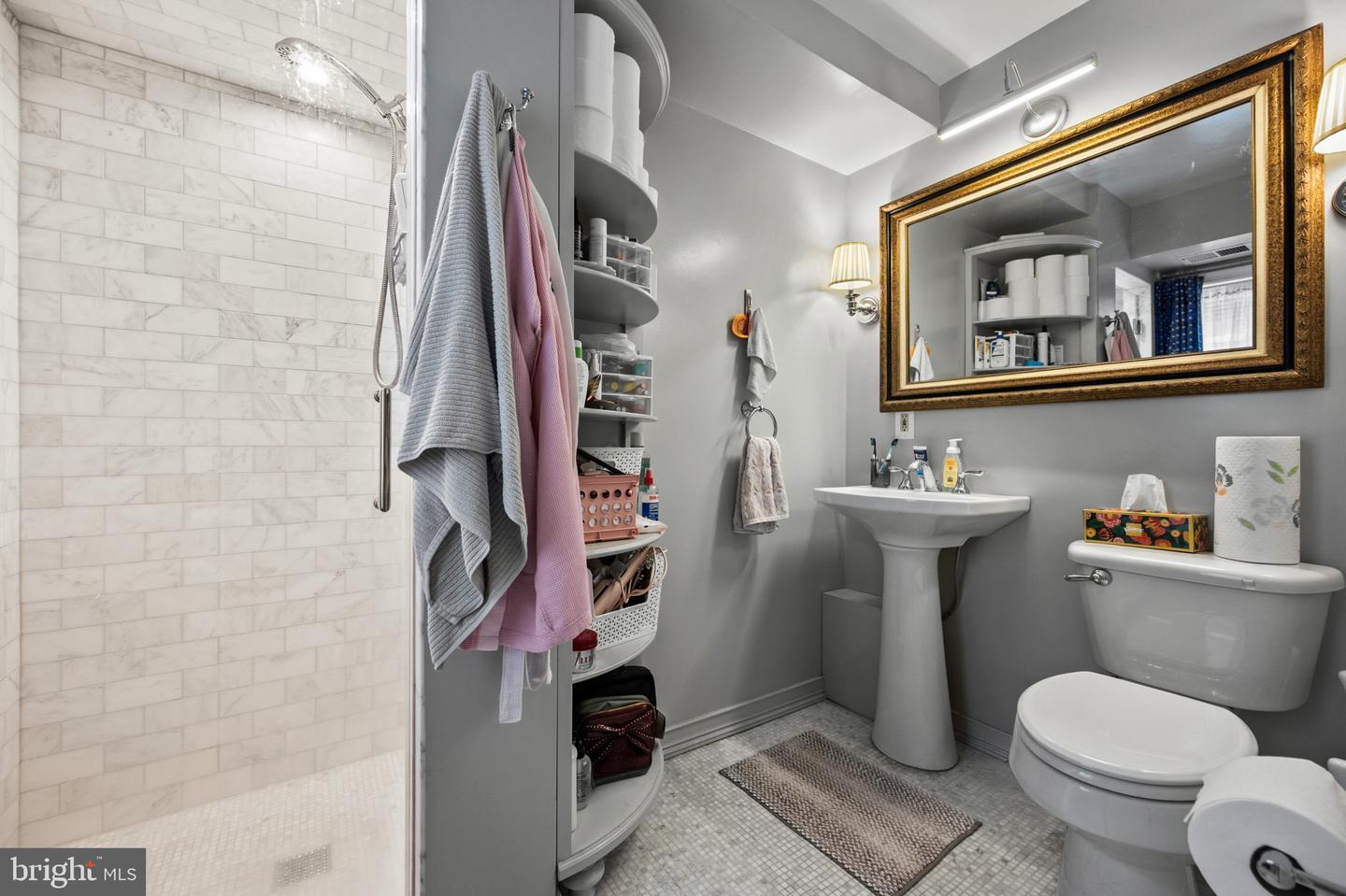 810 Queen St Property Photo 10