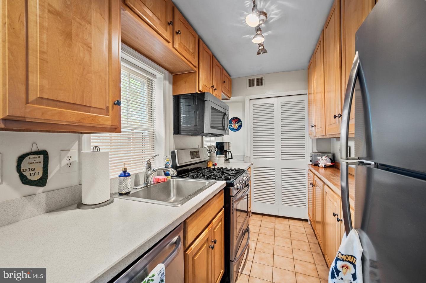 810 Queen St Property Photo 27