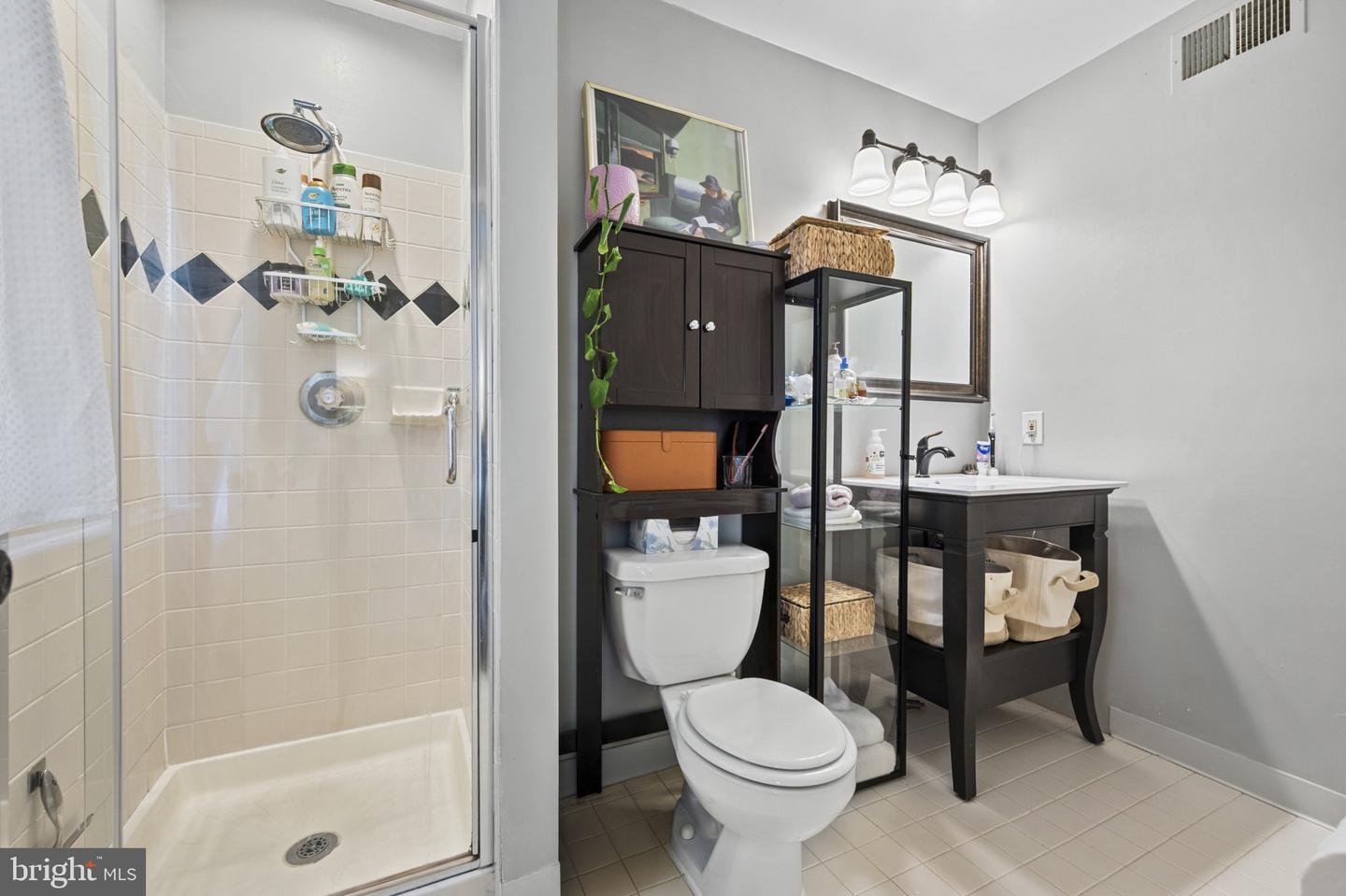 810 Queen St Property Photo 34