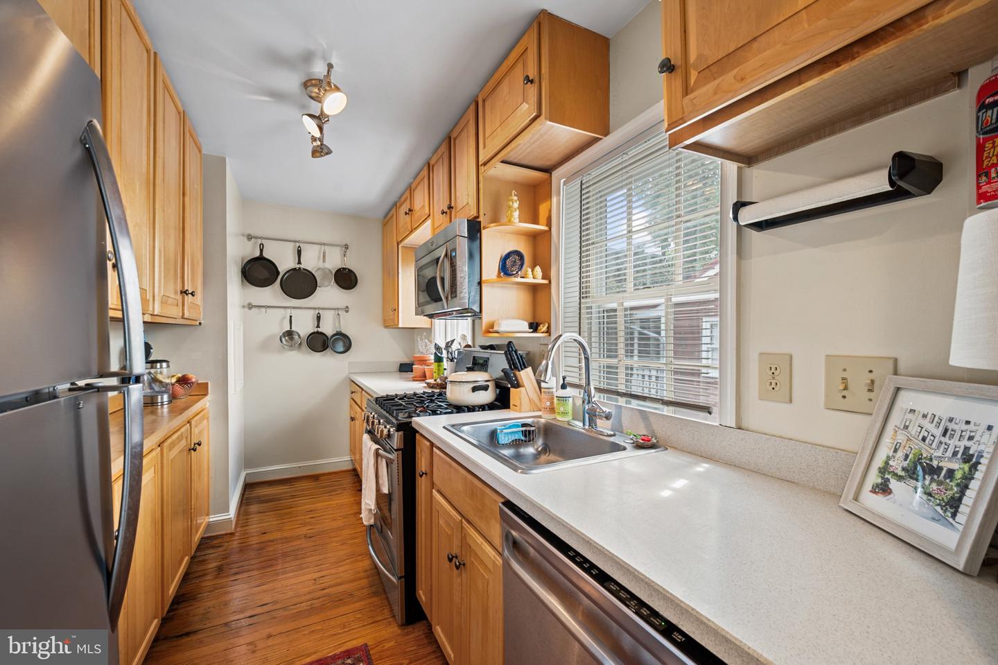 810 Queen St Property Photo 36