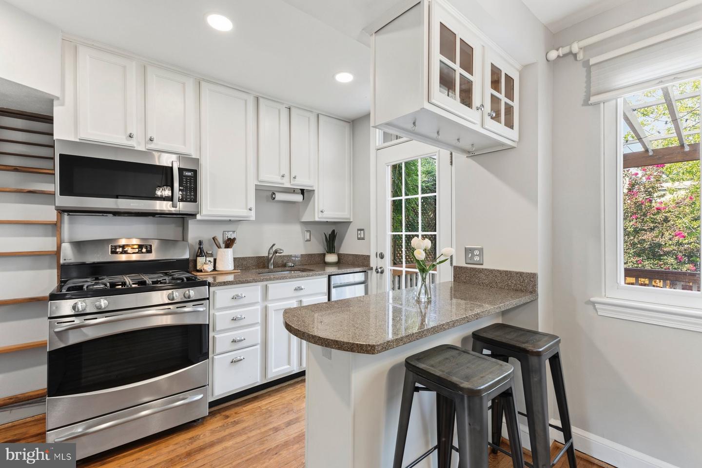 1722 Price St Property Photo 6