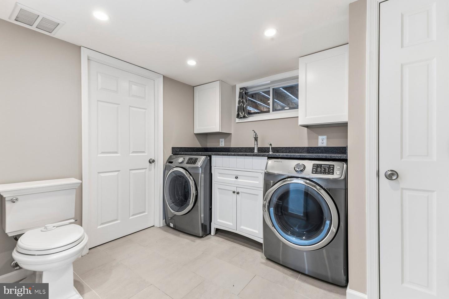 1722 Price St Property Photo 23