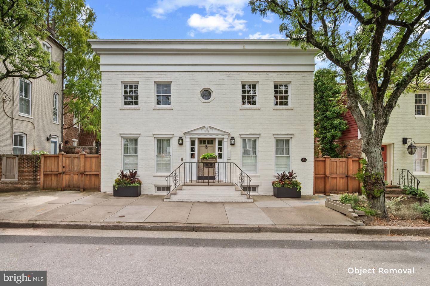 810 Queen St Property Photo 1