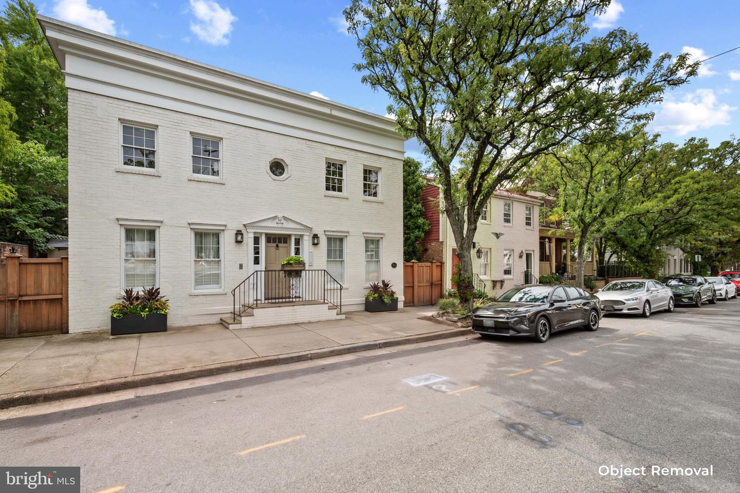 810 Queen St Property Photo 2