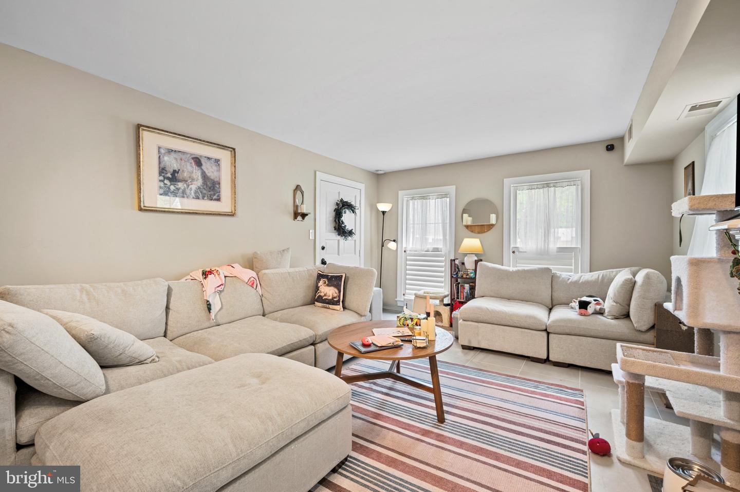 810 Queen St Property Photo 7