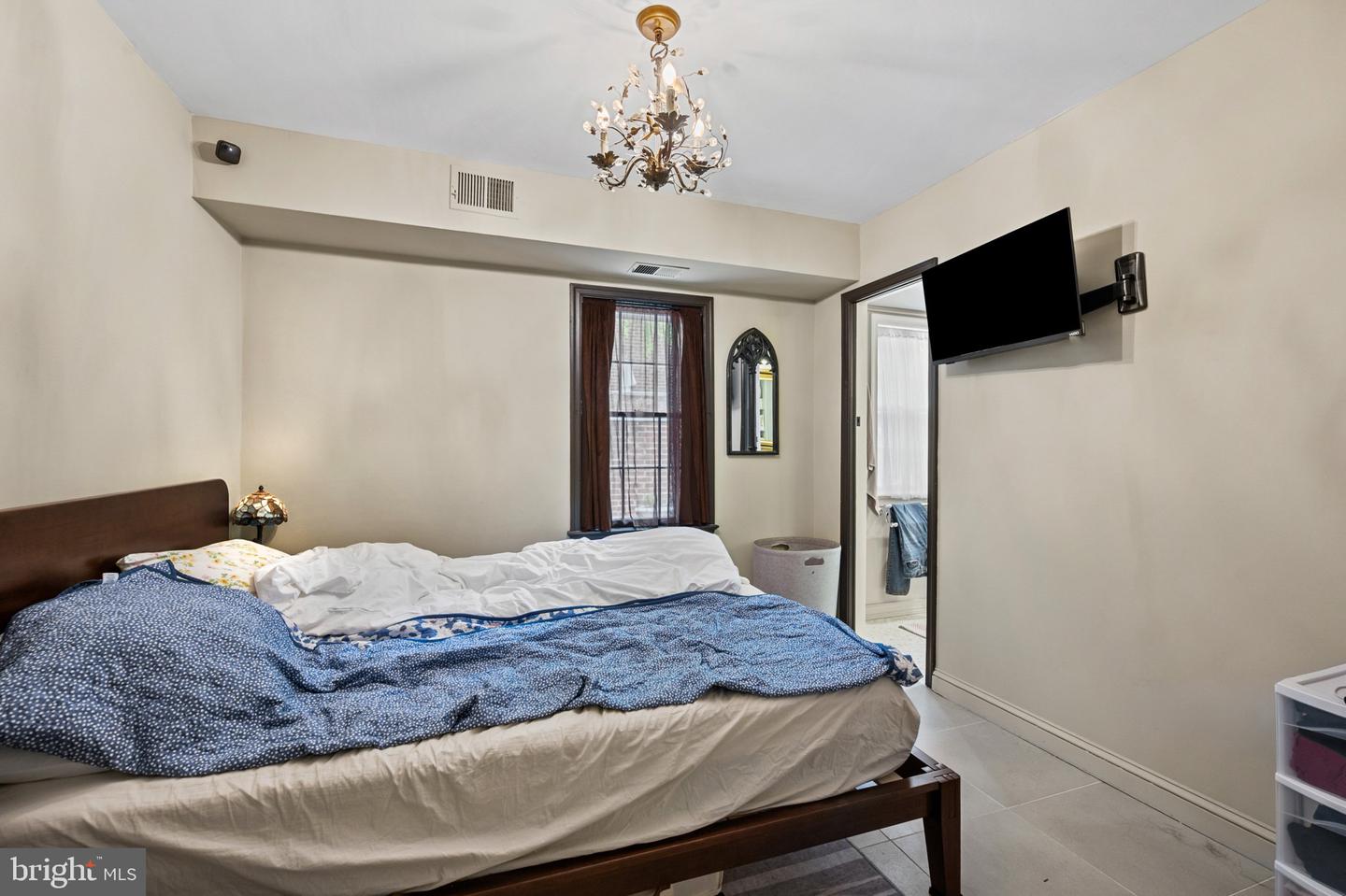 810 Queen St Property Photo 8