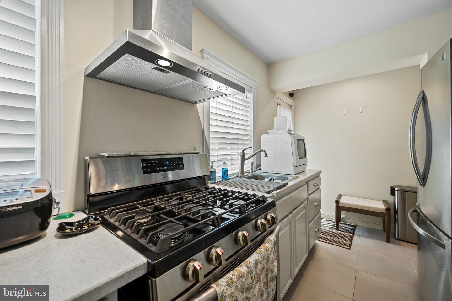 810 Queen St Property Photo 13
