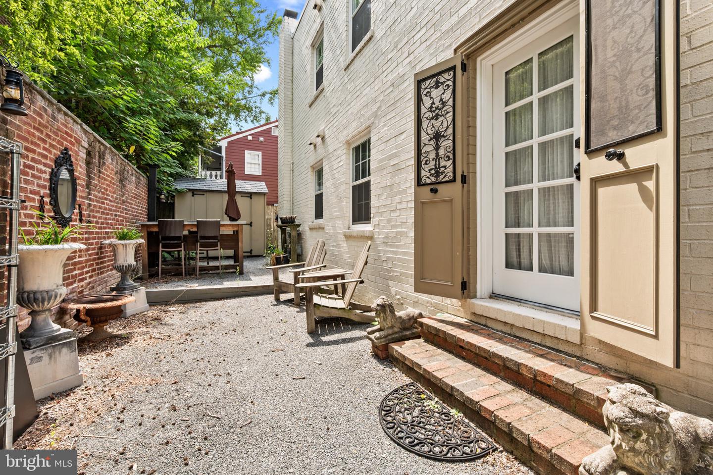 810 Queen St Property Photo 15