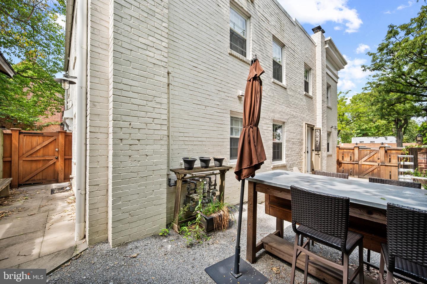810 Queen St Property Photo 16