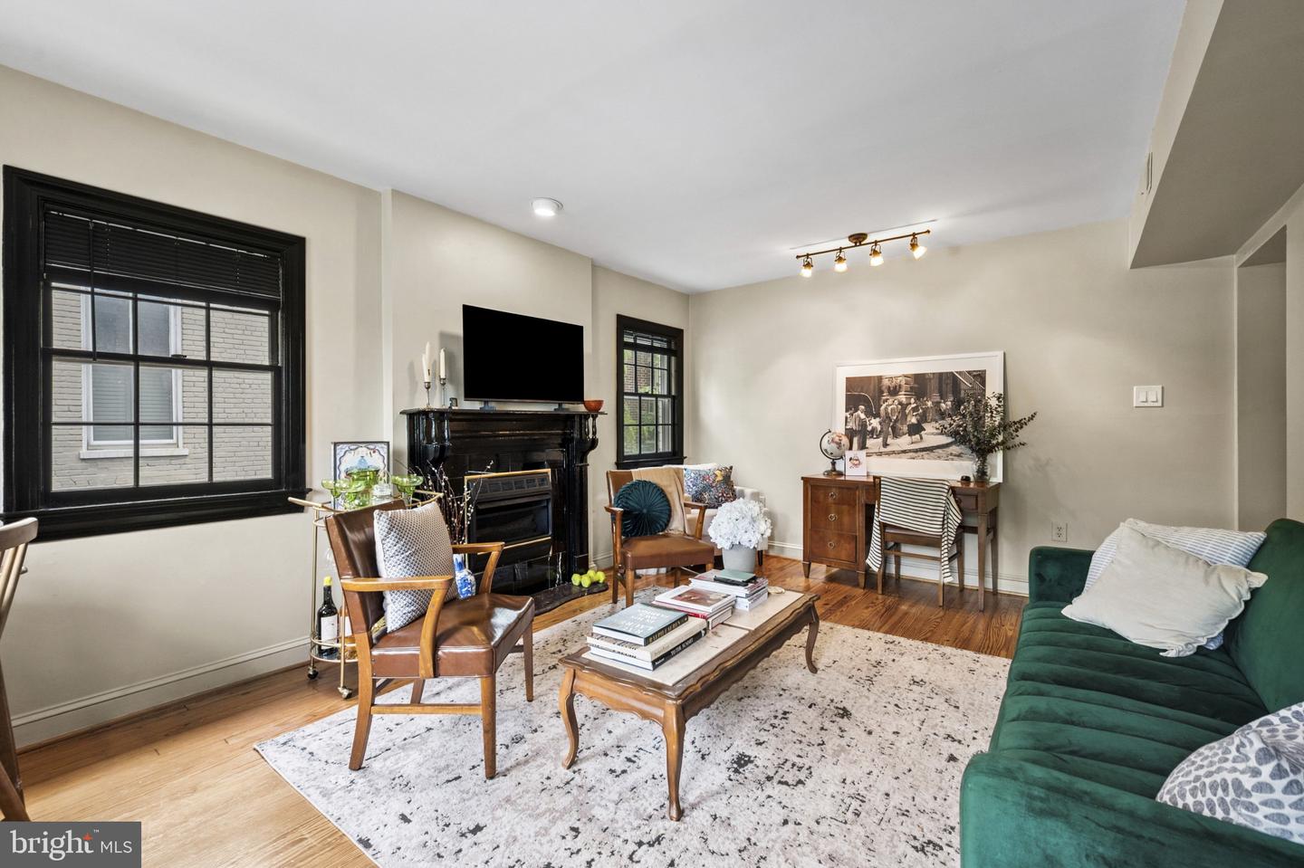 810 Queen St Property Photo 33