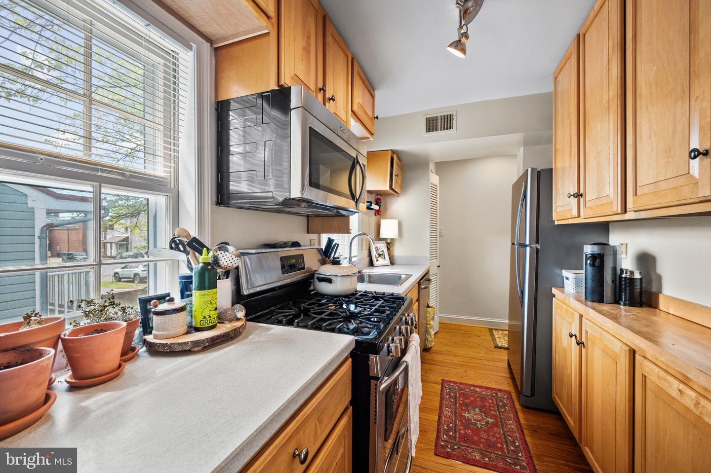 810 Queen St Property Photo 39