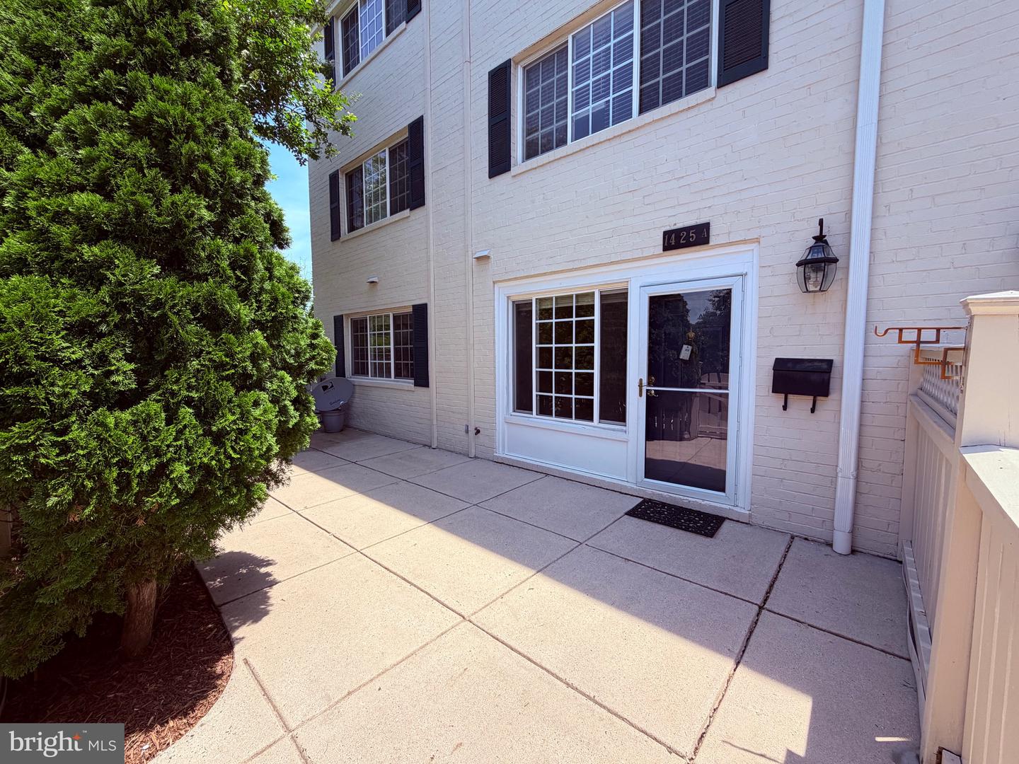 1425-a N Van Dorn St #a Property Photo 1