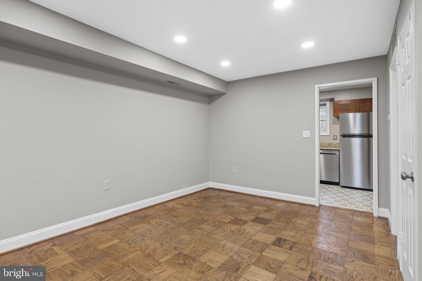 3742 Jason Ave Property Photo 24