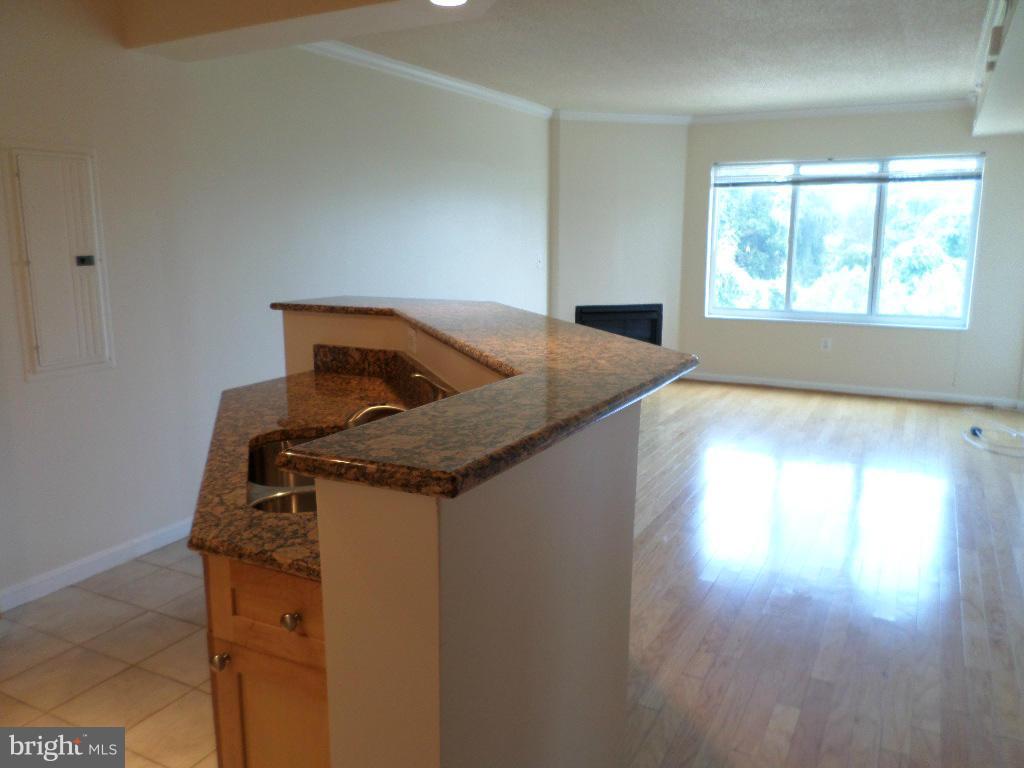 3101 Hampton Dr N #605 Property Photo 4