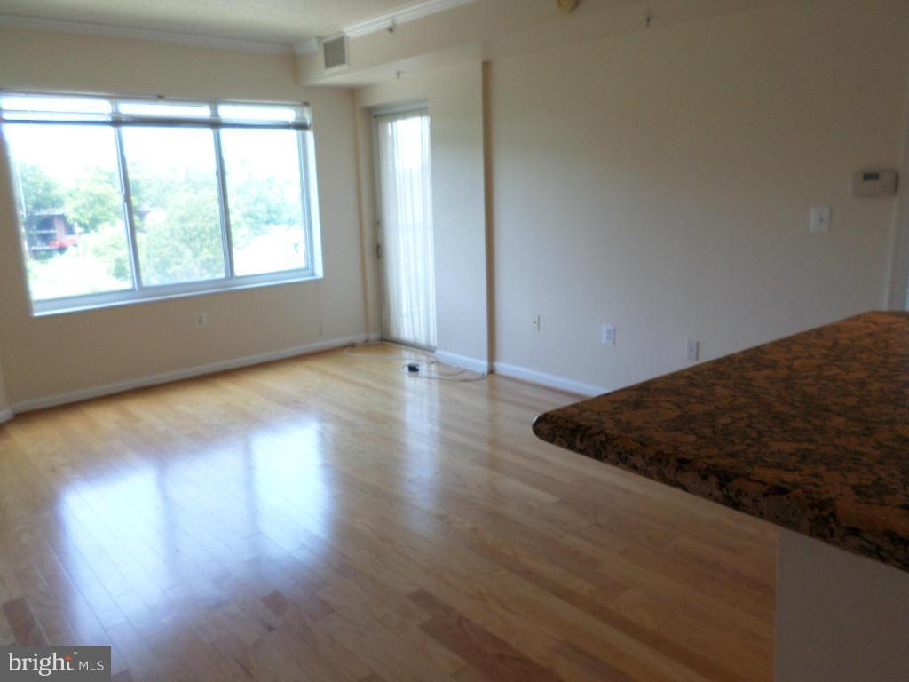 3101 Hampton Dr N #605 Property Photo 5