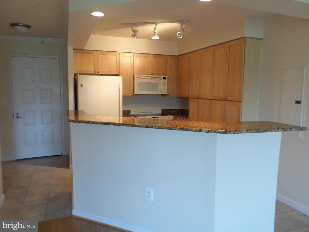 3101 Hampton Dr N #605 Property Photo 6