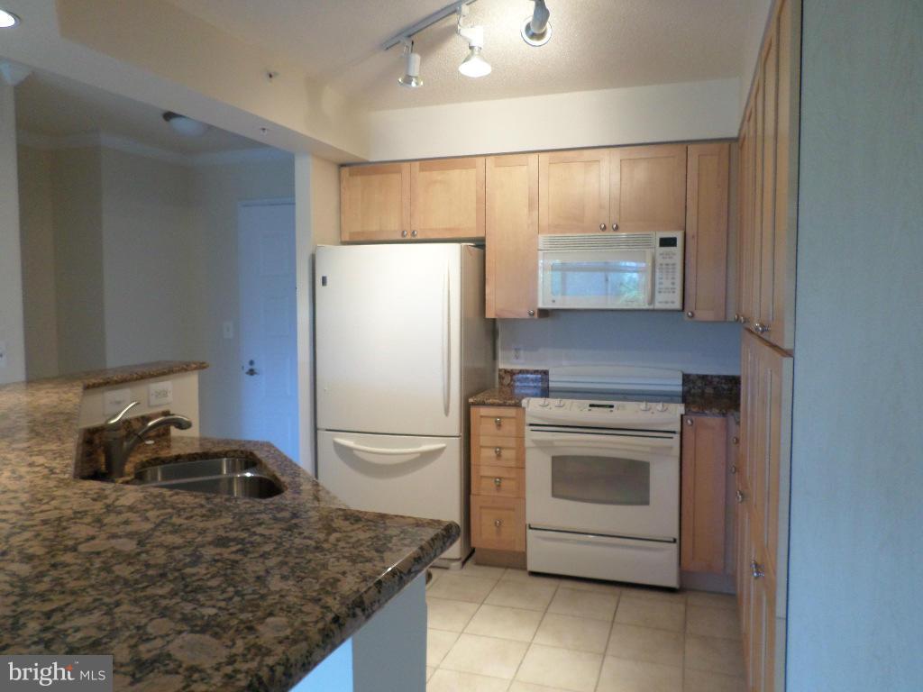 3101 Hampton Dr N #605 Property Photo 7