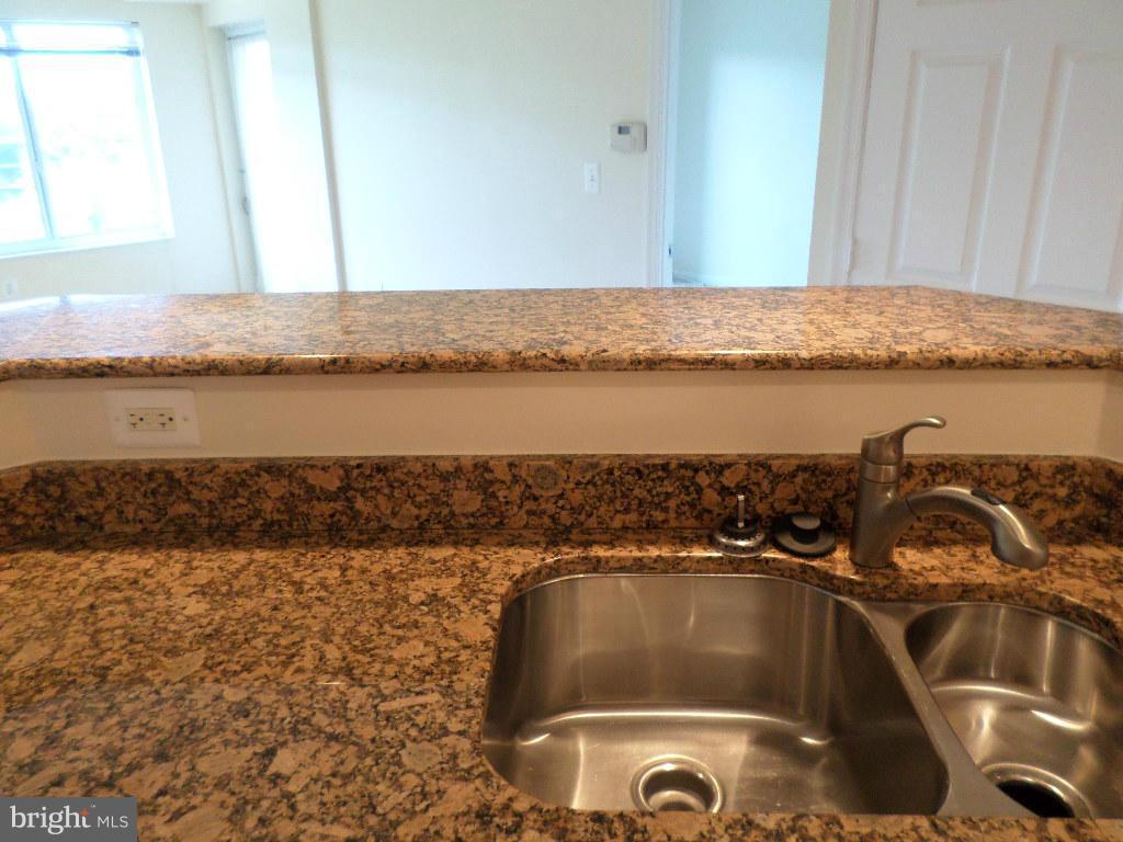 3101 Hampton Dr N #605 Property Photo 8