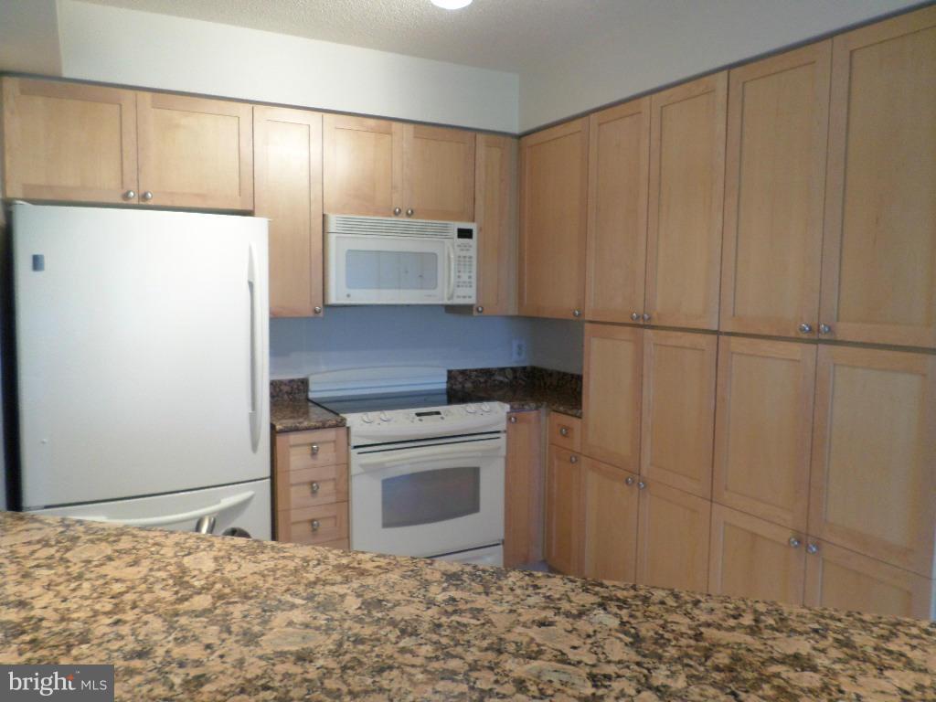3101 Hampton Dr N #605 Property Photo 9